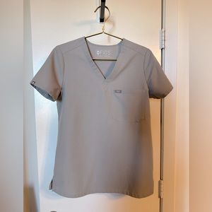 Cloud Grey Figs Scrub Top XS